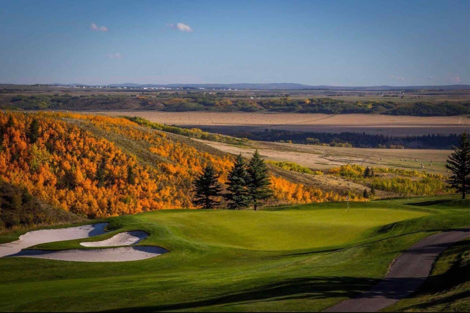 20 BEST Alberta Golf Courses to Tee Off At