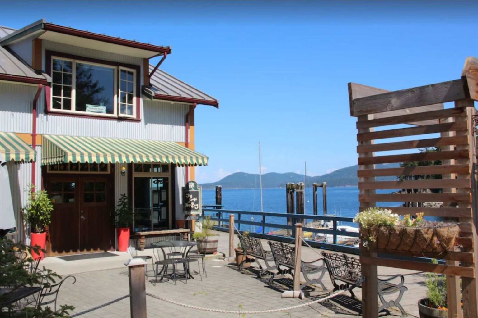 30 AMAZING Cabins For Rent in BC (All Budgets!)