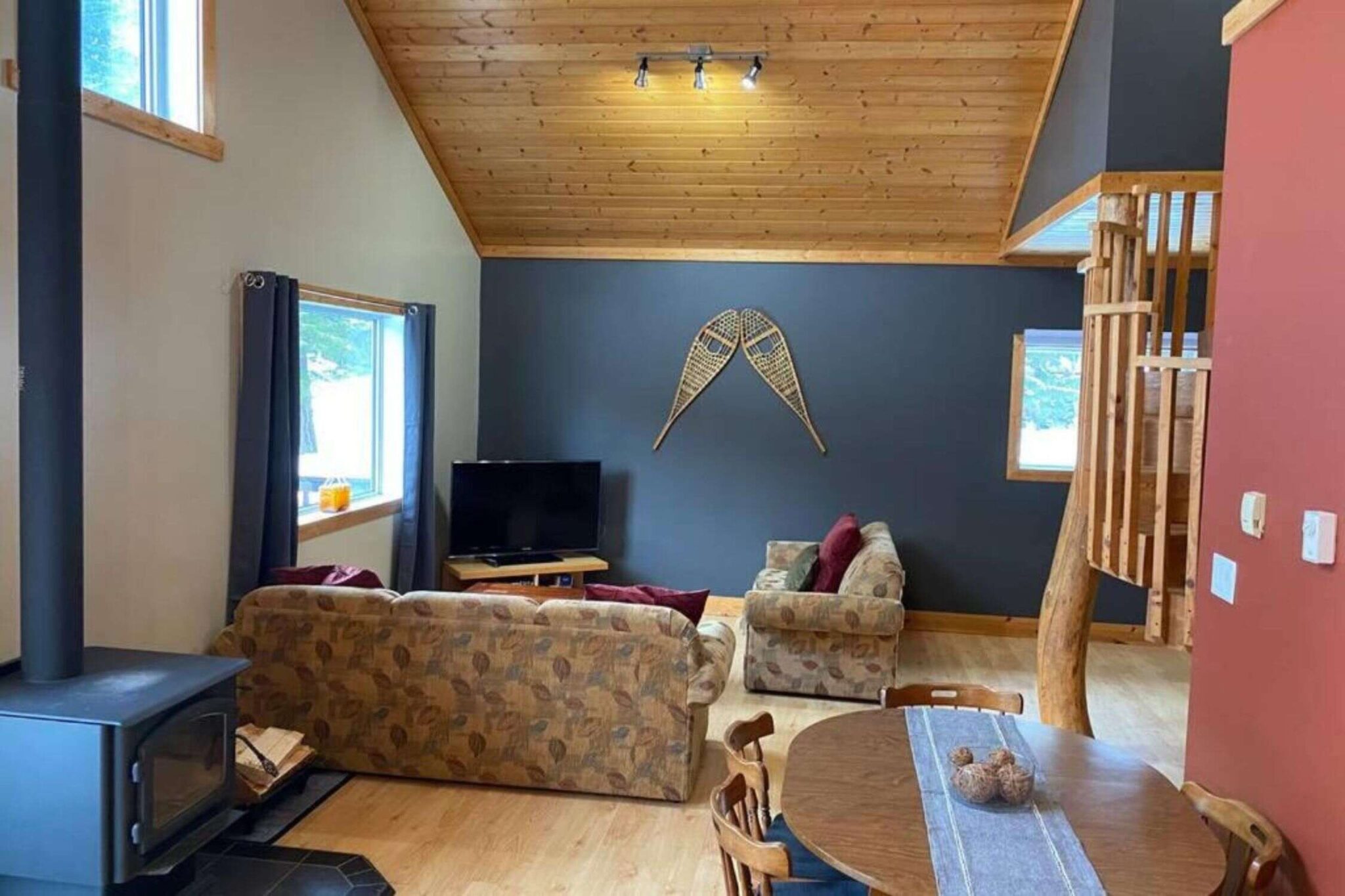 30 AMAZING Cabins For Rent in BC (All Budgets!)