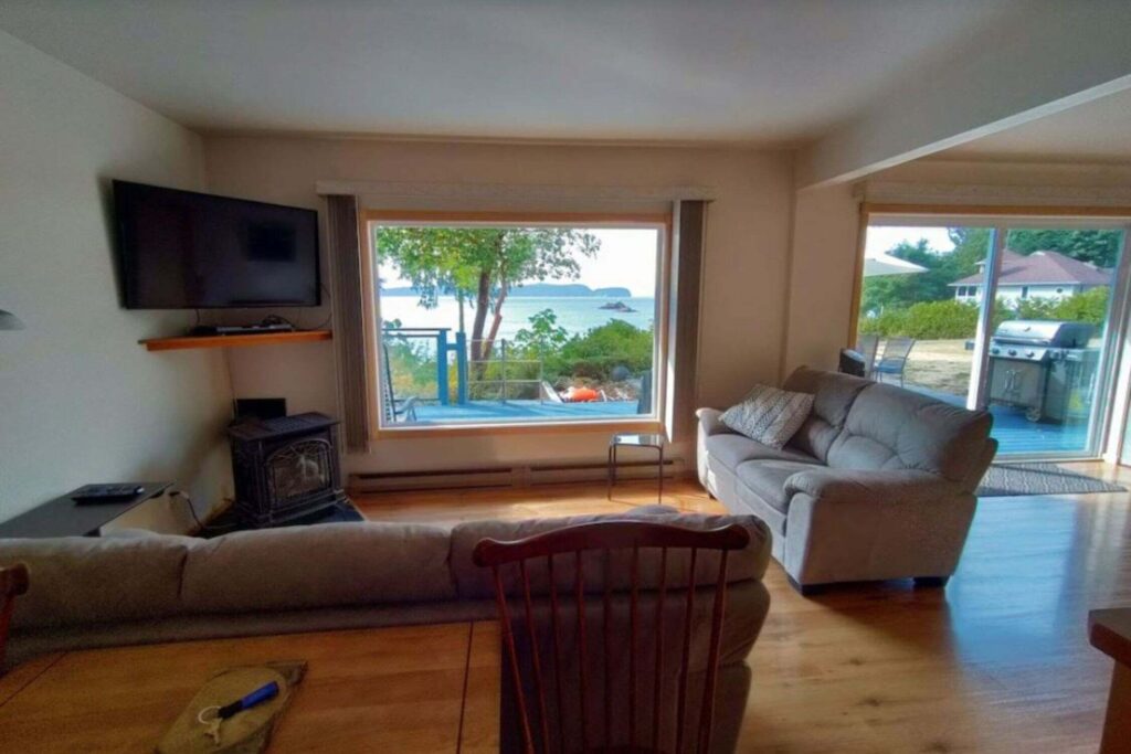 30 AMAZING Cabins For Rent in BC (All Budgets!)