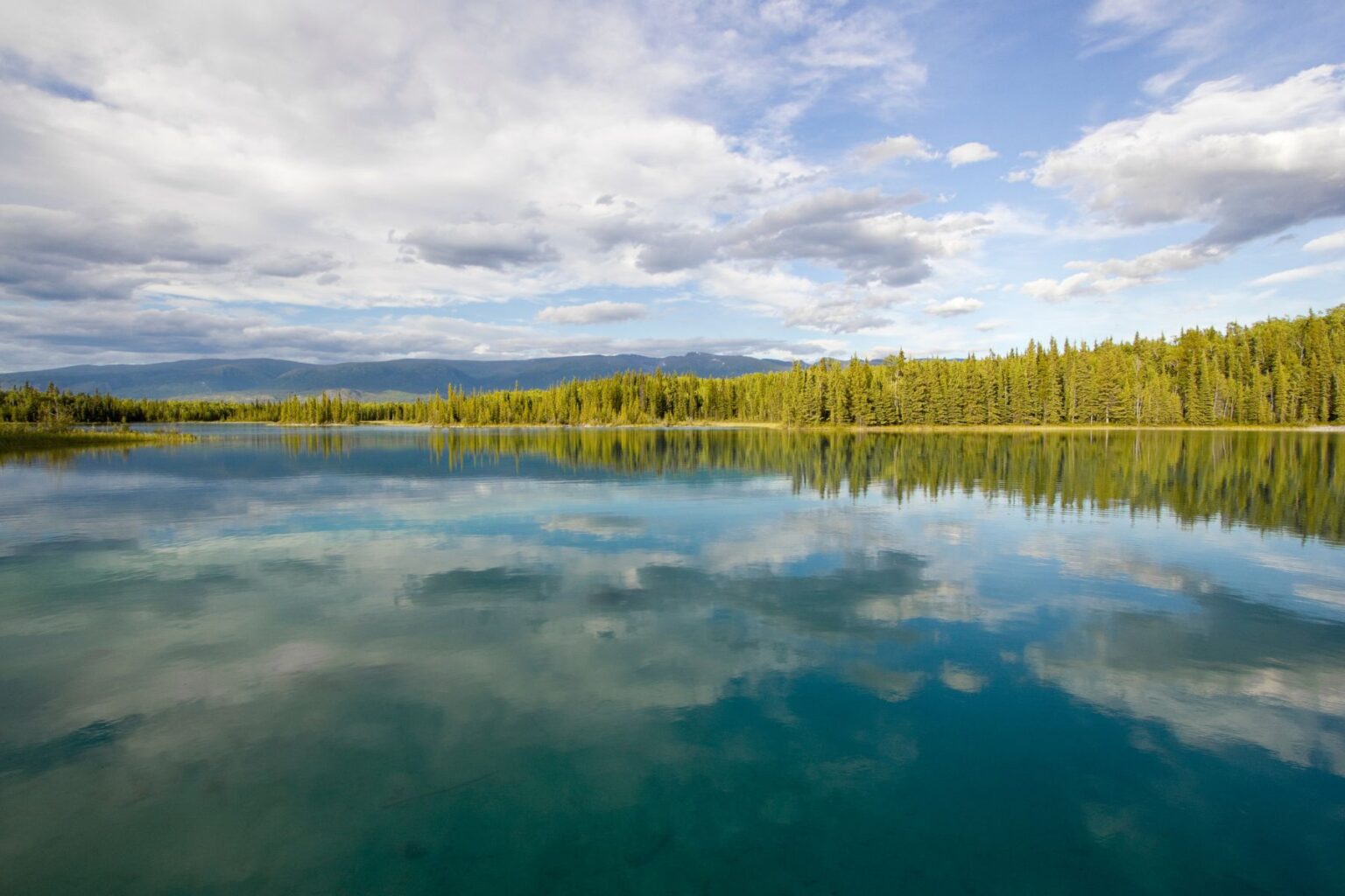 25 Beautiful Lakes in BC You NEED To Visit