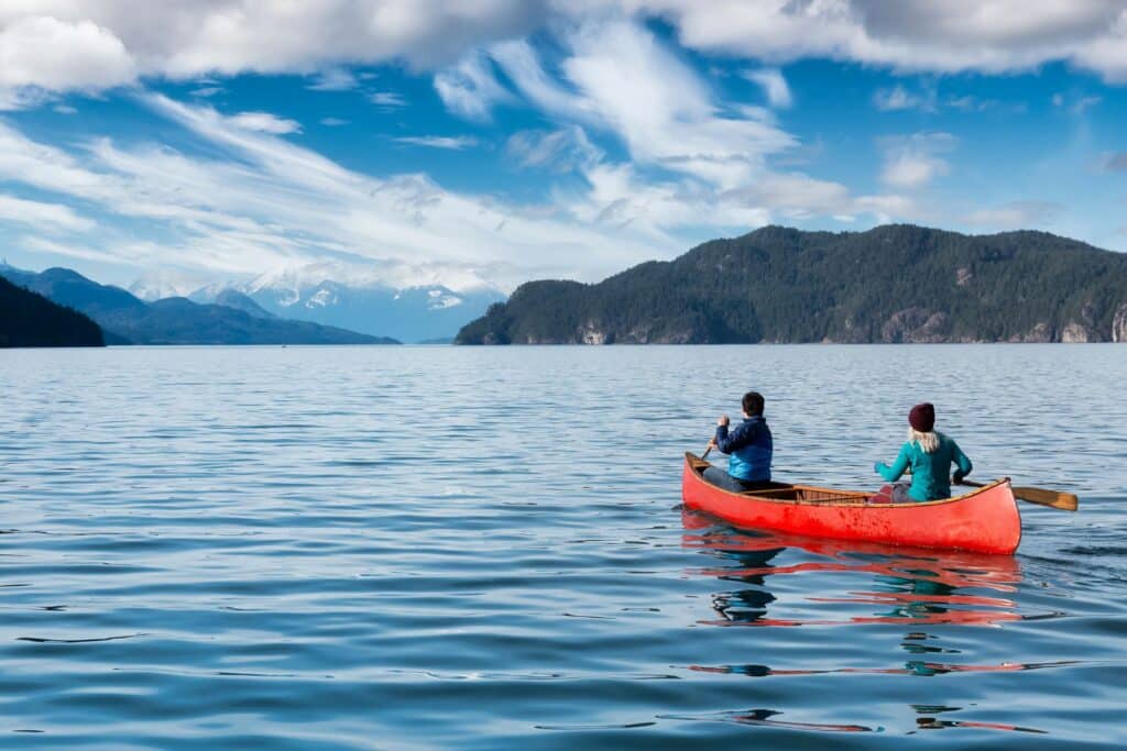 25 Beautiful Lakes in BC You NEED To Visit