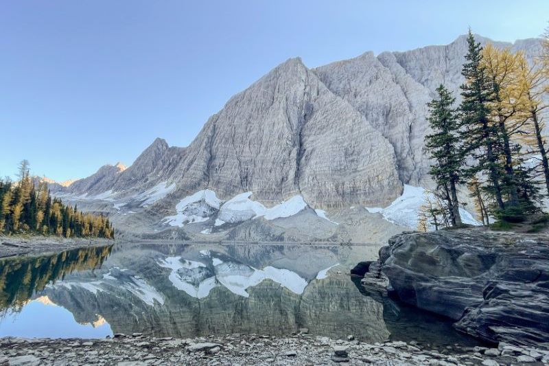 Floe lake at sunset during larch season