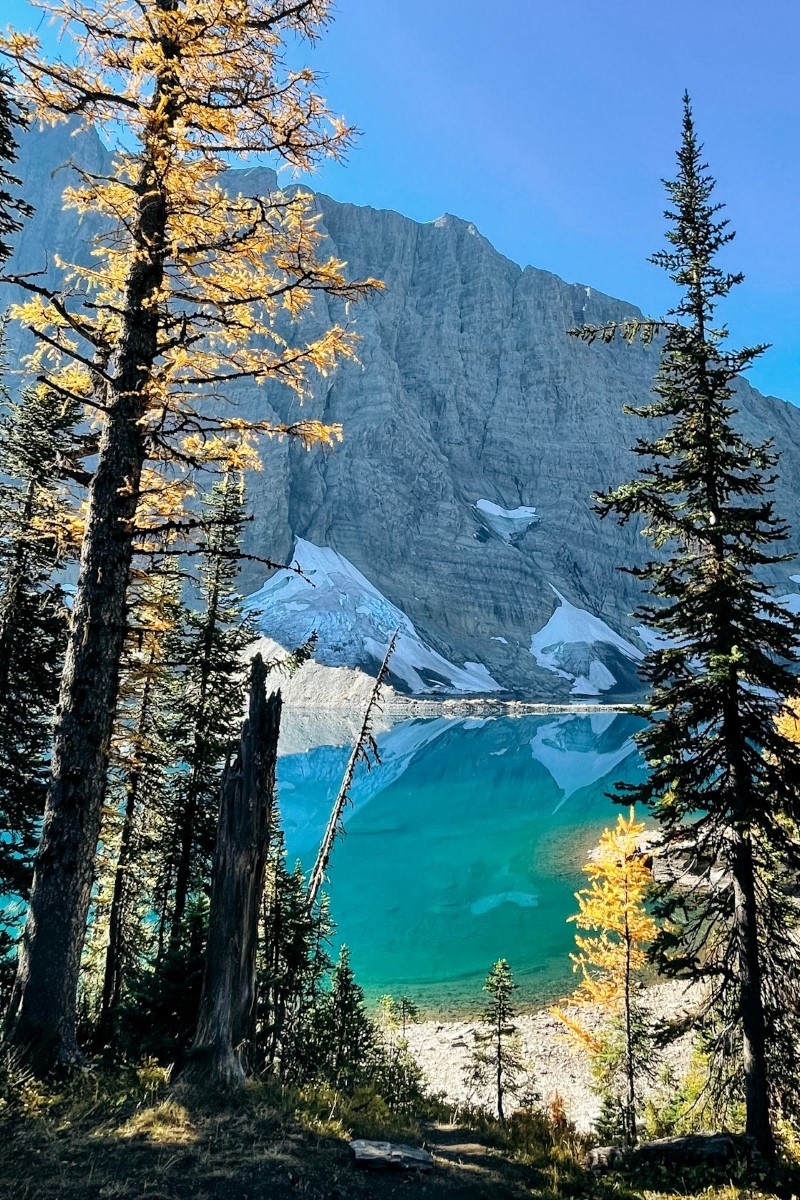 Floe Lake at midday