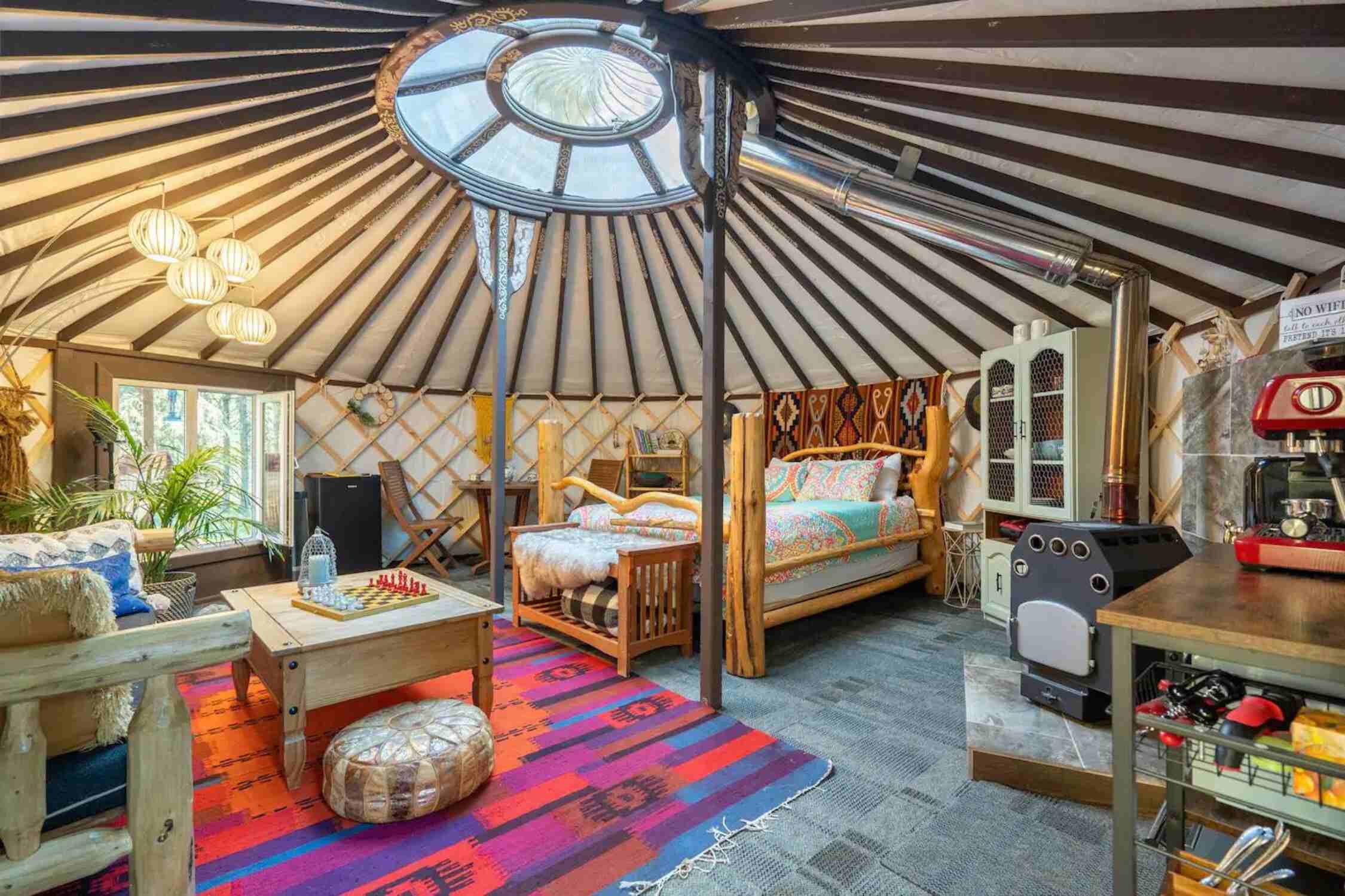 Shanti Yurt with Private Hot Tub