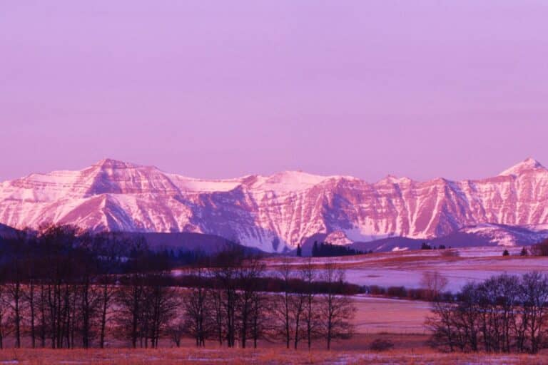 24 BEST Small Towns in Alberta