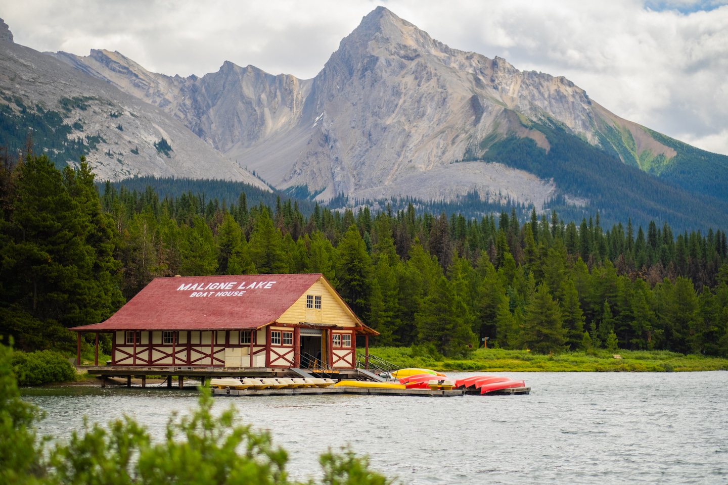 maligne lake