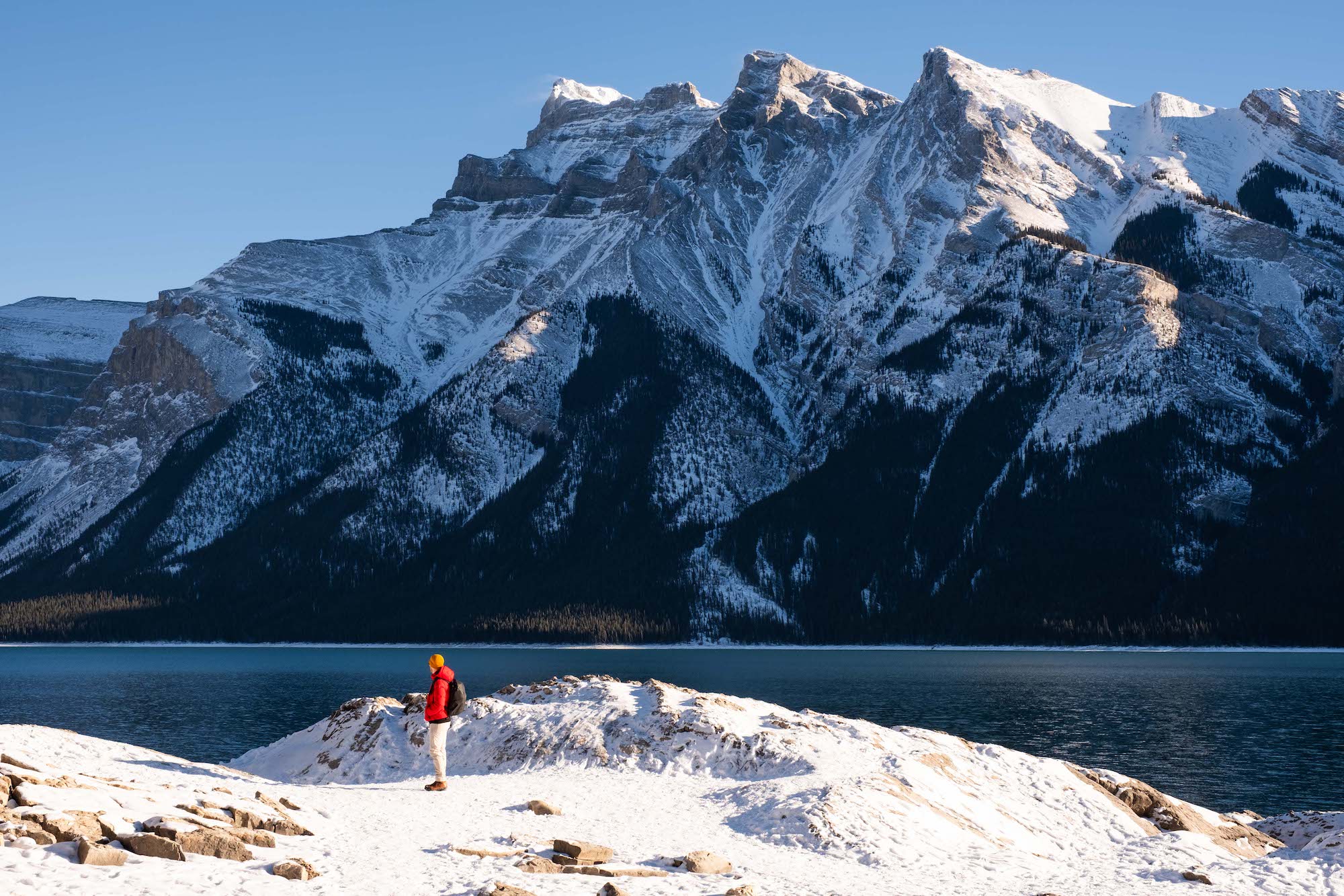 lake minnewanka in the winter