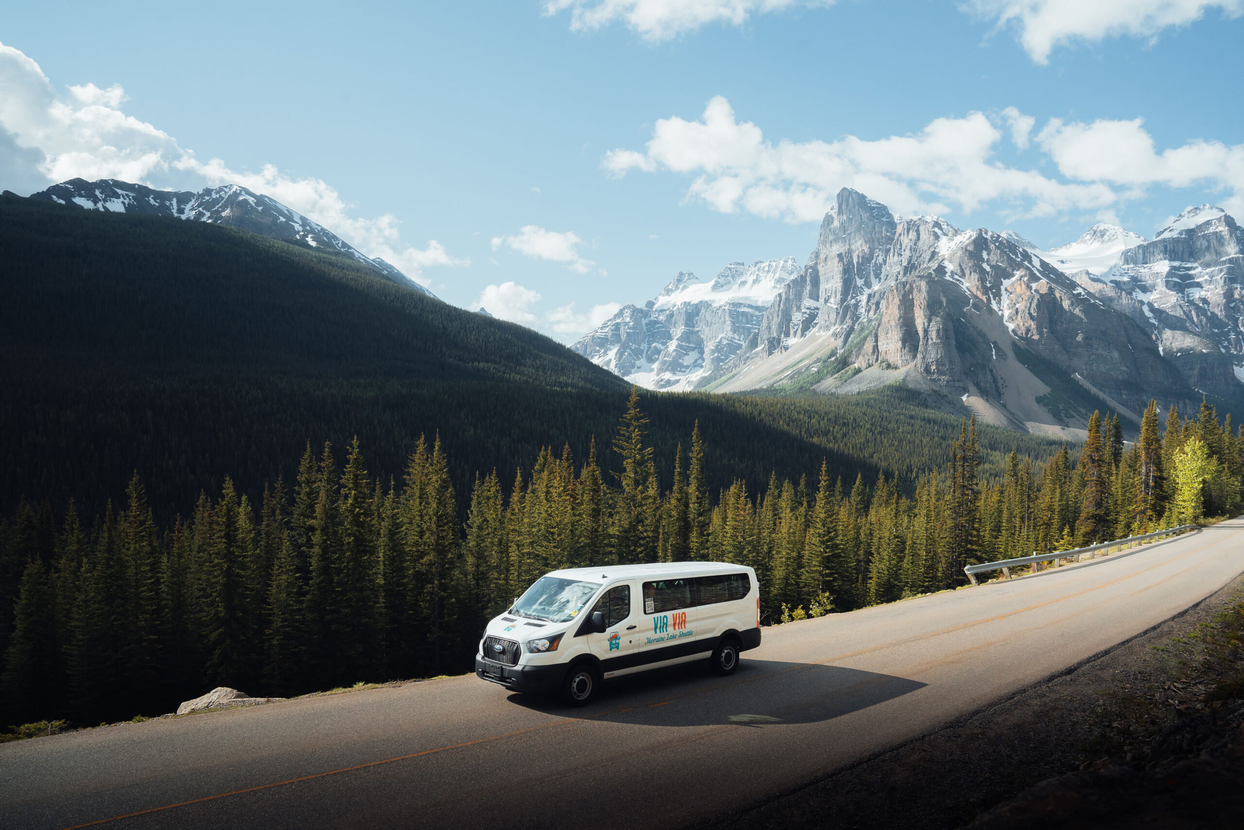 Via Via bus to moraine lake