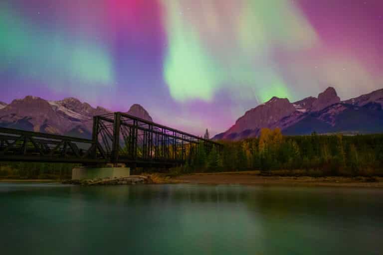 northern lights in CANMORE, canadian rockies