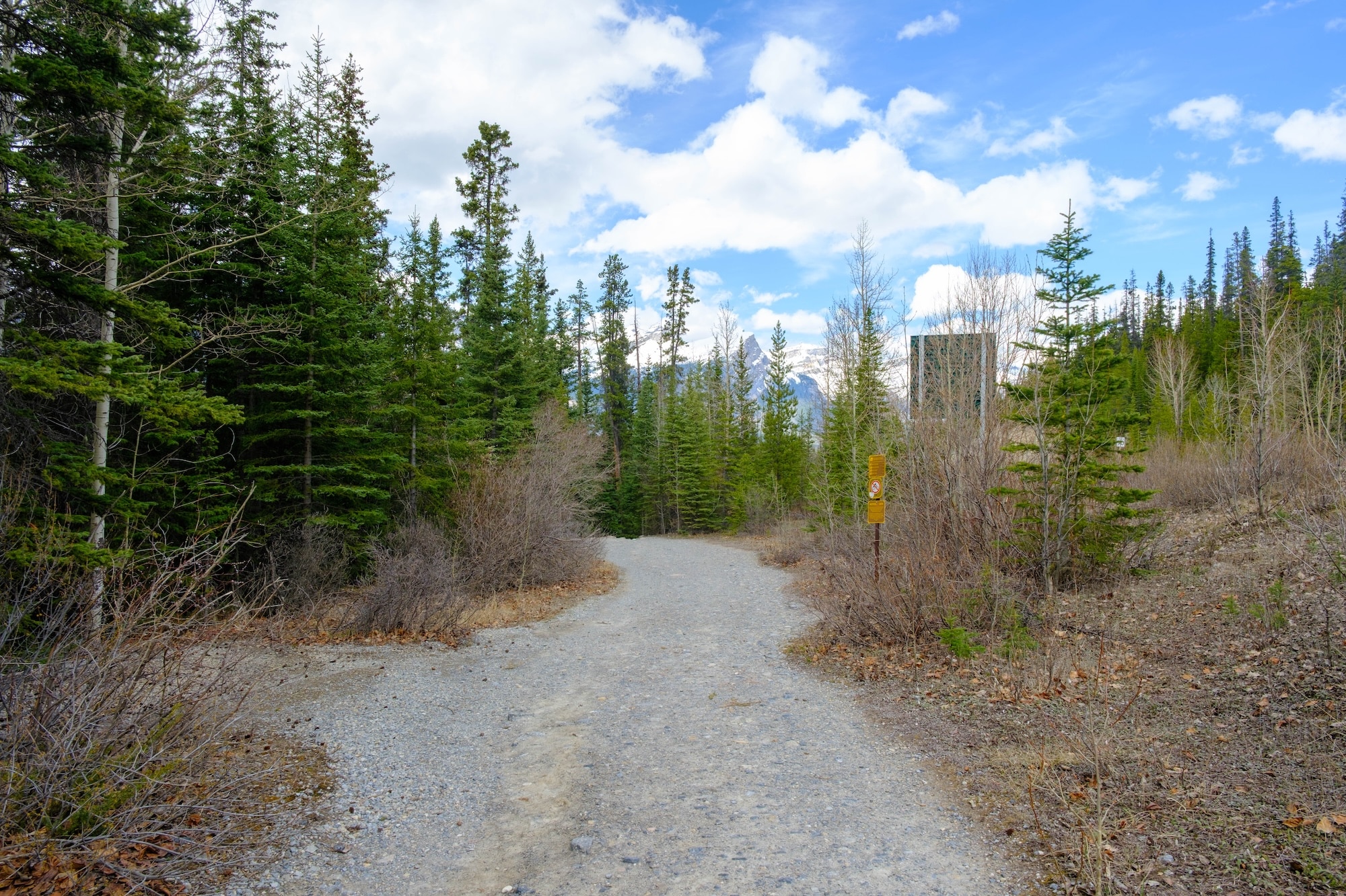 Parking at Mistaya Canyon