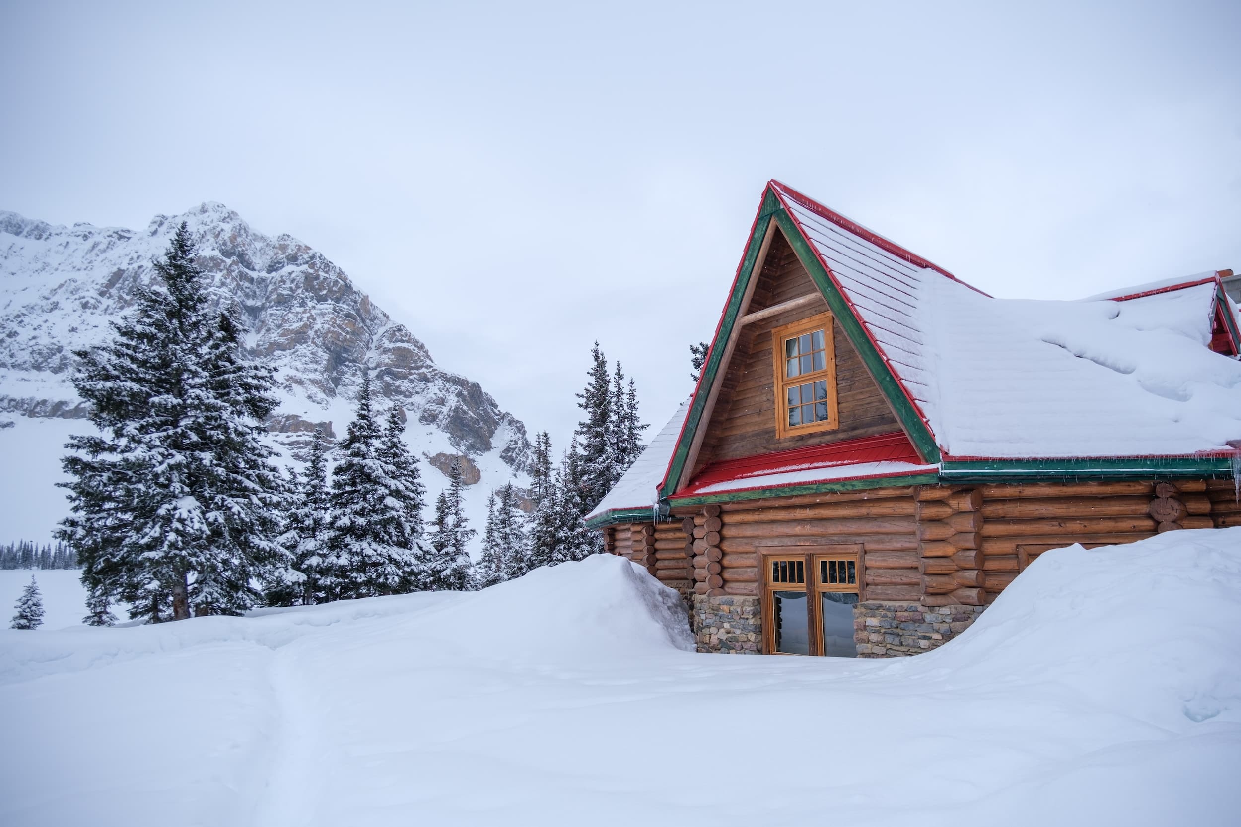 Bow Lake Lodge in the Winter