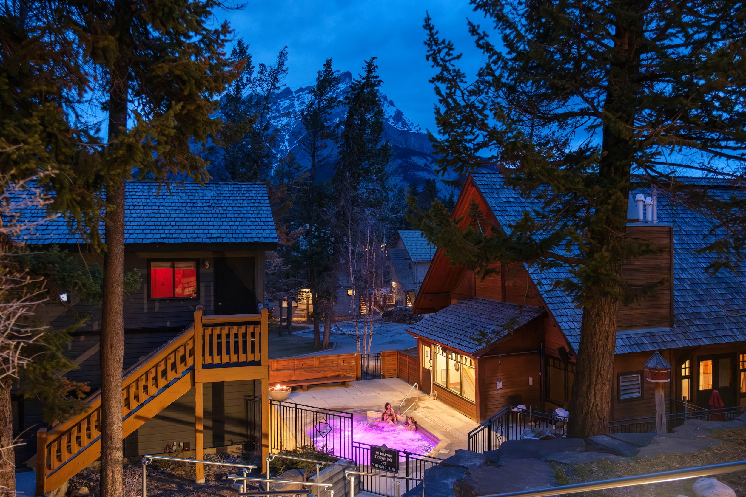 Buffalo Mountain Lodge Hot Tub At Night