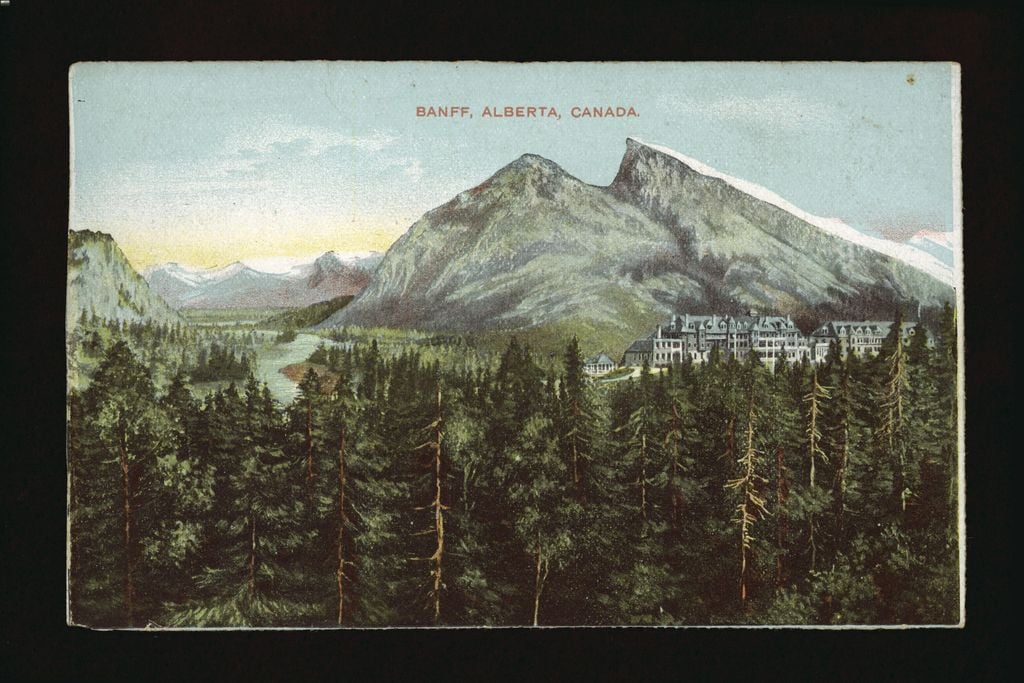 Historic Banff Springs Postcard